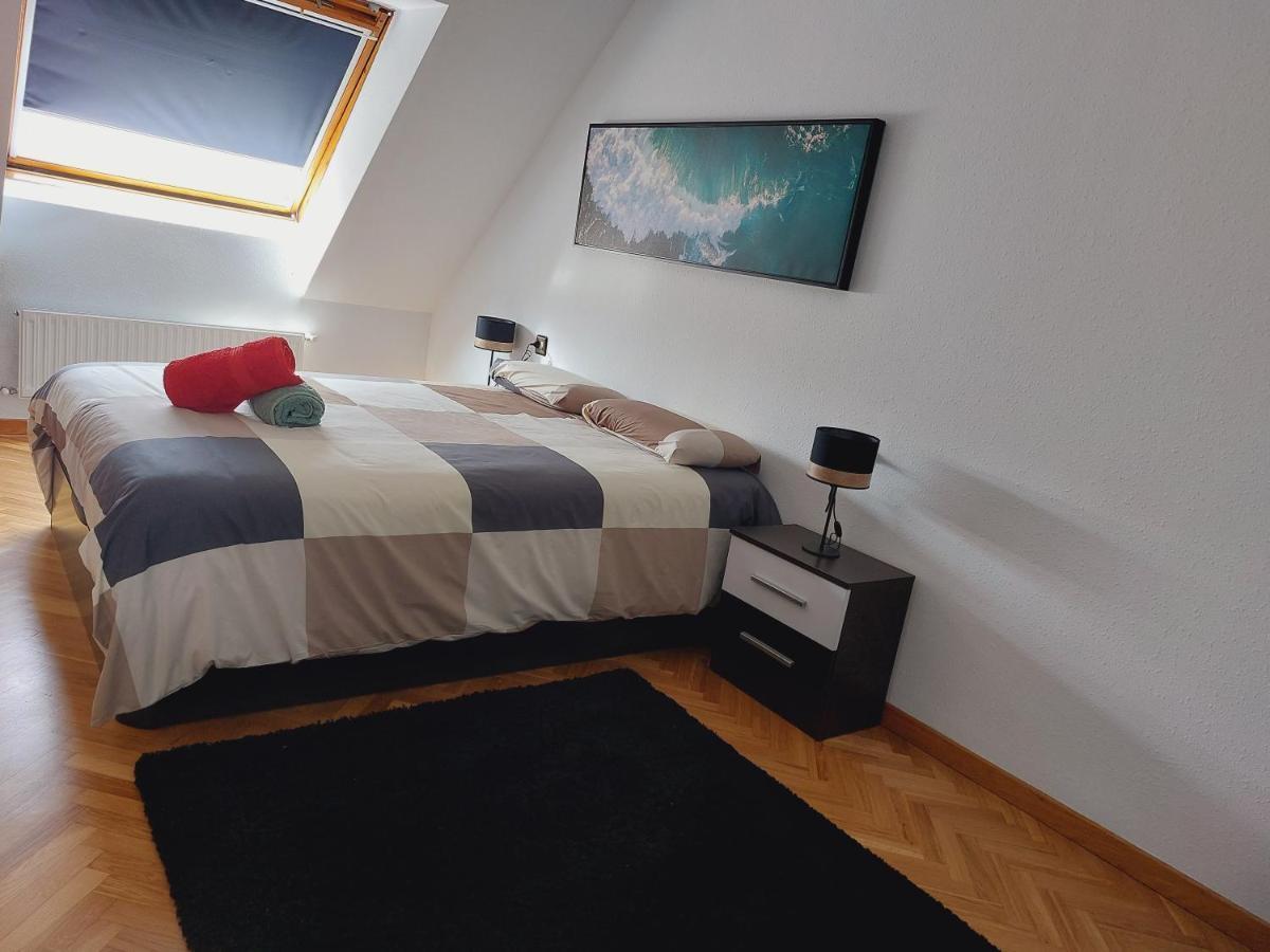 Ferienwohnung Fozaneldi Oviedo. Centrico, Accesible Desde Autovia Y Con Parking Exterior foto